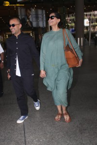Sonam Kapoor and her husband Anand Ahuja spotted at the Mumbai Airport on October 30, 2023