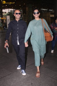Sonam Kapoor and her husband Anand Ahuja spotted at the Mumbai Airport on October 30, 2023