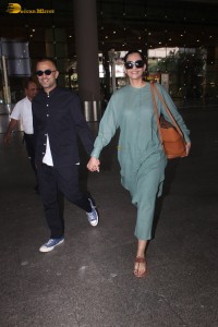Sonam Kapoor and her husband Anand Ahuja spotted at the Mumbai Airport on October 30, 2023