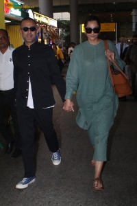 Sonam Kapoor and her husband Anand Ahuja spotted at the Mumbai Airport on October 30, 2023