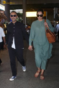 Sonam Kapoor and her husband Anand Ahuja spotted at the Mumbai Airport on October 30, 2023