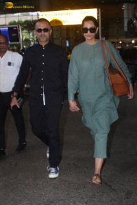 Sonam Kapoor and her husband Anand Ahuja spotted at the Mumbai Airport on October 30, 2023