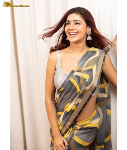 actress soniya bansal hot in a grey saree