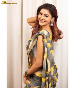 actress soniya bansal hot in a grey saree