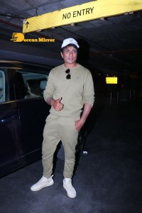 Actor Sonu Sood was spotted with his family at the Mumbai Airport