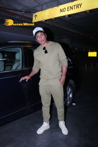 Actor Sonu Sood was spotted with his family at the Mumbai Airport