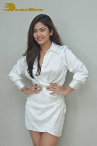 Sonu Thakur dressed in white while attending the press meet of Telugu movie Joruga Husharuga