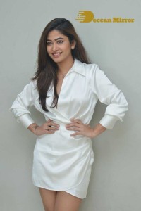 Sonu Thakur dressed in white while attending the press meet of Telugu movie Joruga Husharuga
