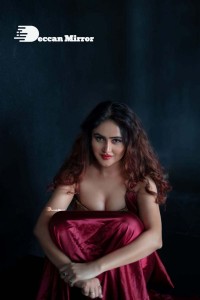 Actress Sony Charishta hot photoshoot