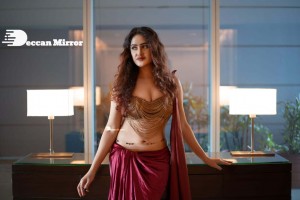 Actress Sony Charishta hot photoshoot