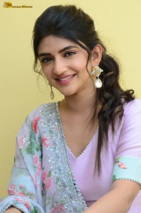 actress sreeleela cute in a pink salwar