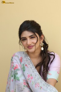 actress sreeleela cute in a pink salwar