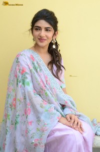 actress sreeleela cute in a pink salwar