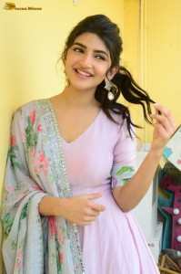 actress sreeleela cute in a pink salwar