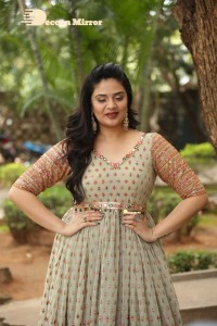 Telugu Anchor and Actress Sreemukhi Photoshoot