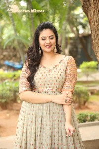 Telugu Anchor and Actress Sreemukhi Photoshoot