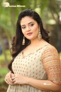 Telugu Anchor and Actress Sreemukhi Photoshoot