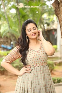 Telugu Anchor and Actress Sreemukhi Photoshoot