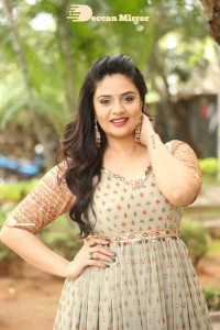 Telugu Anchor and Actress Sreemukhi Photoshoot