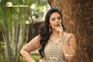 Telugu Anchor and Actress Sreemukhi Photoshoot