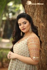 Telugu Anchor and Actress Sreemukhi Photoshoot