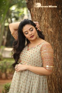 Telugu Anchor and Actress Sreemukhi Photoshoot