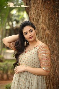 Telugu Anchor and Actress Sreemukhi Photoshoot