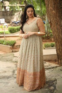 Telugu Anchor and Actress Sreemukhi Photoshoot