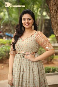 Telugu Anchor and Actress Sreemukhi Photoshoot