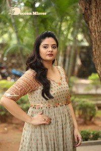 Telugu Anchor and Actress Sreemukhi Photoshoot