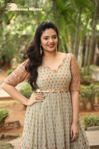 Telugu Anchor and Actress Sreemukhi Photoshoot