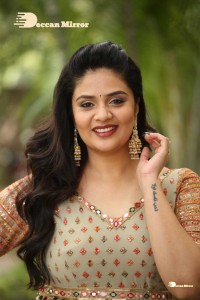 Telugu Anchor and Actress Sreemukhi Photoshoot