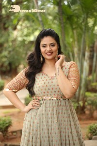 Telugu Anchor and Actress Sreemukhi Photoshoot