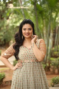 Telugu Anchor and Actress Sreemukhi Photoshoot