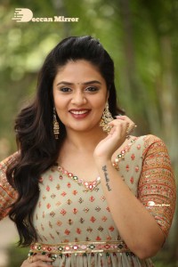 Telugu Anchor and Actress Sreemukhi Photoshoot