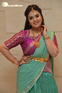 Sreemukhi-17