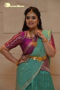 Sreemukhi-22