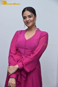 Popular anchor and actress Sreemukhi photoshoot in a pink dress