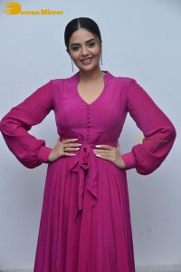 Popular anchor and actress Sreemukhi photoshoot in a pink dress