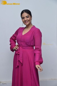 Popular anchor and actress Sreemukhi photoshoot in a pink dress