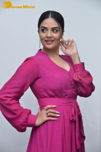 Popular anchor and actress Sreemukhi photoshoot in a pink dress
