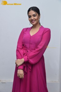 Popular anchor and actress Sreemukhi photoshoot in a pink dress