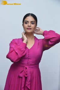 Popular anchor and actress Sreemukhi photoshoot in a pink dress