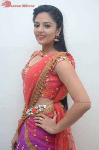 Telugu Actress Sreemukhi in a half saree dress
