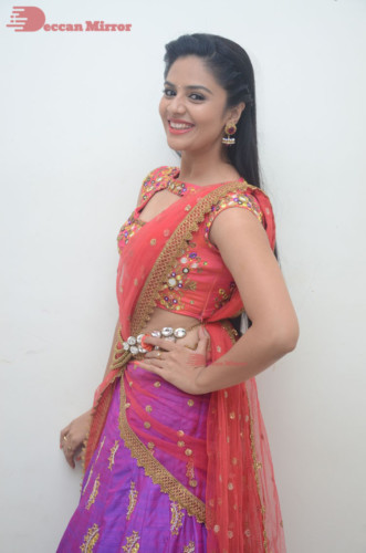 Telugu Actress Sreemukhi in a half saree dress