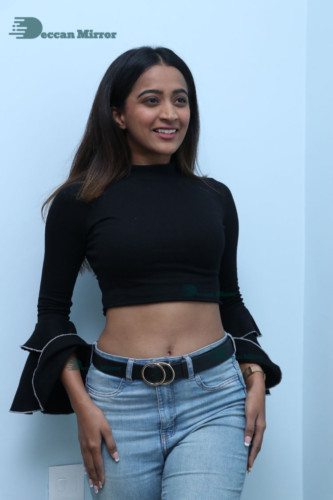 Actress Sruthi Shetty in a black top and blue jeans
