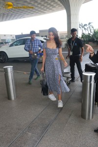 Shah Rukh Khan’s daughter Suhana Khan at Mumbai Airport