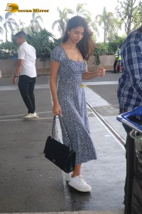 Shah Rukh Khan’s daughter Suhana Khan at Mumbai Airport