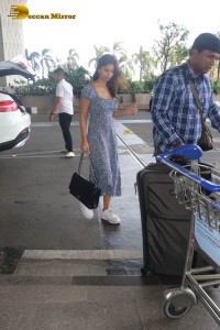 Shah Rukh Khan’s daughter Suhana Khan at Mumbai Airport