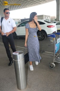 Shah Rukh Khan’s daughter Suhana Khan at Mumbai Airport